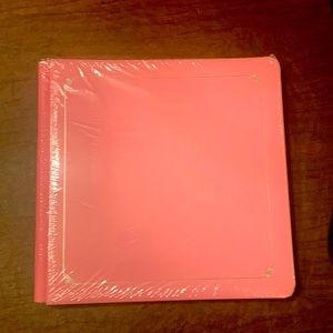 NWOT Creative Memories Pink Scrapbook Album, fits 12 x 12 pages.